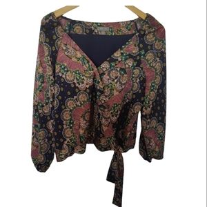 Point Sur J. Crew Floral Blouse with Tie and Button Closure